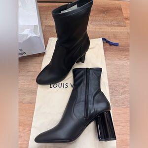 AUTH Louis Vuitton Black Silhouette Block Heel Ankle Boots